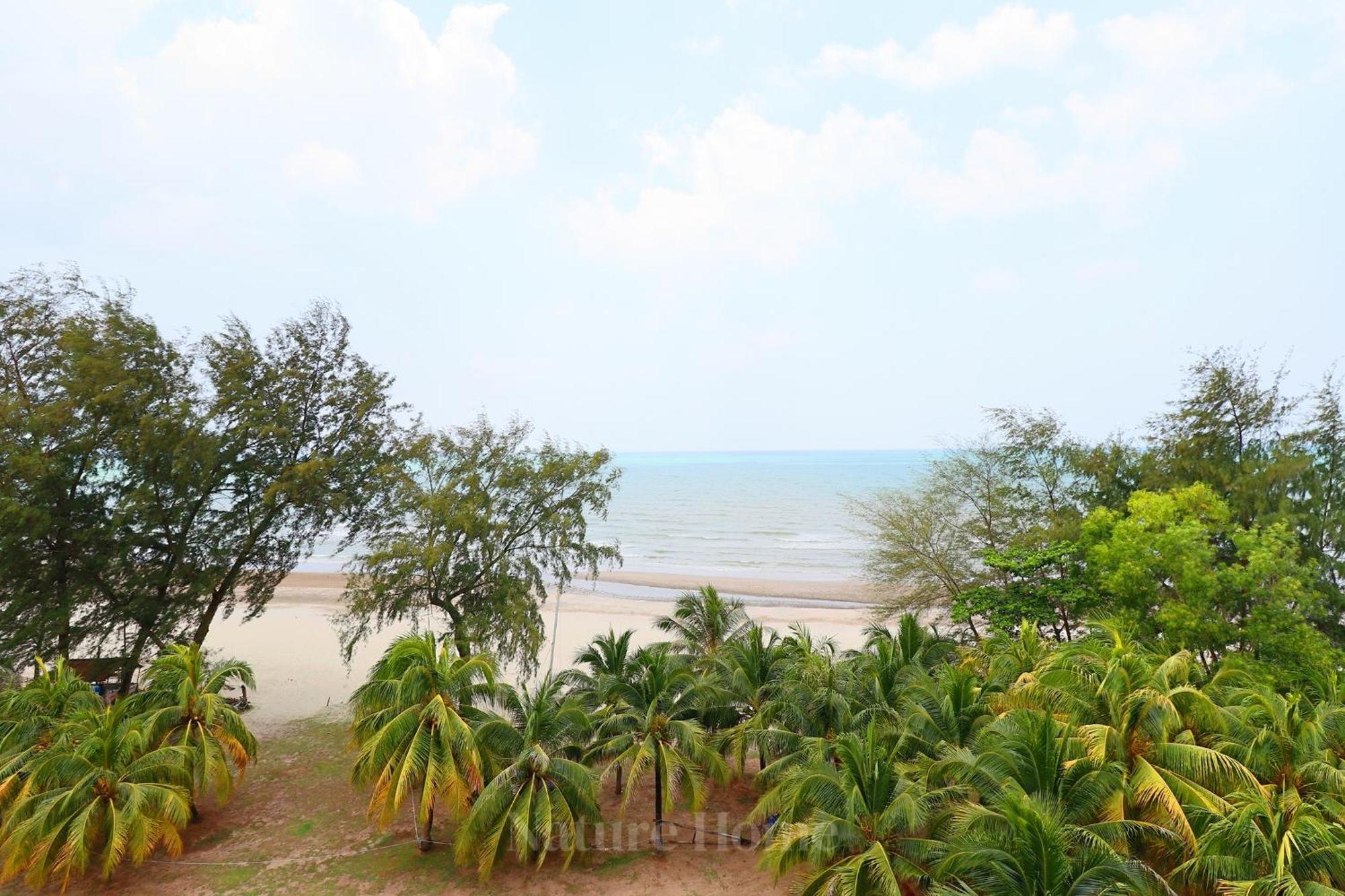 Nature Home 2 - Swiss Garden Resort Residences Beachfront Villa Kuantan Extérieur photo